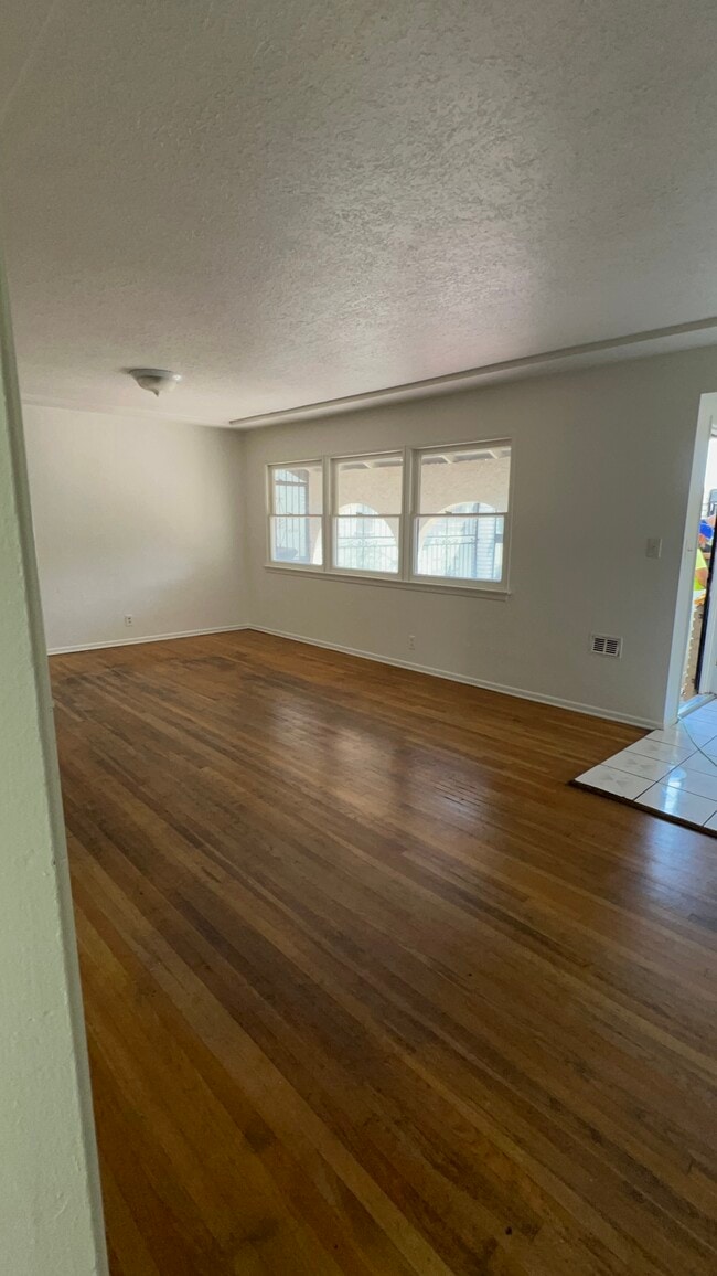 Foto del edificio - 10063 Faywood St