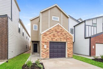 Building Photo - 15232 Estrella Rd E