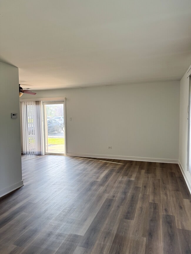 Building Photo - 16212 Apple Ln