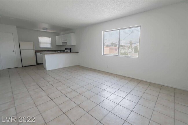 Spacious Family Room - 832 Held Rd