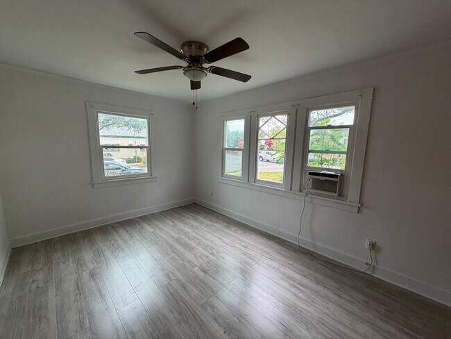 Foto del edificio - 3172 Glenmanor Pl
