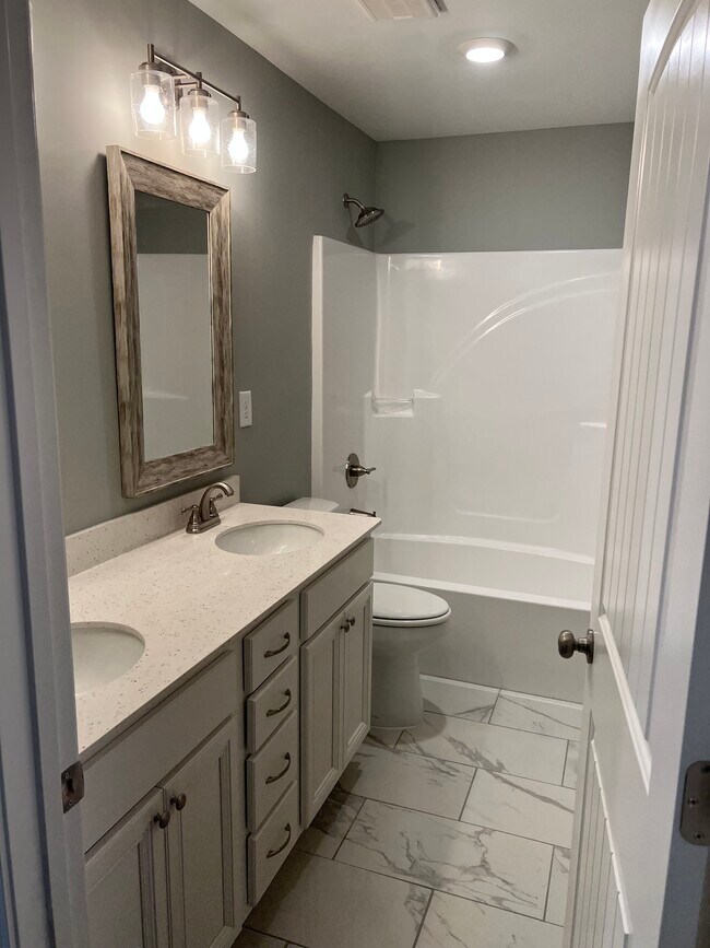 Building Photo - 136 Red Tail Cir