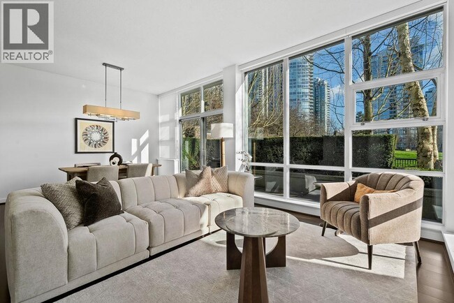 Building Photo - 638 Beach Crescent