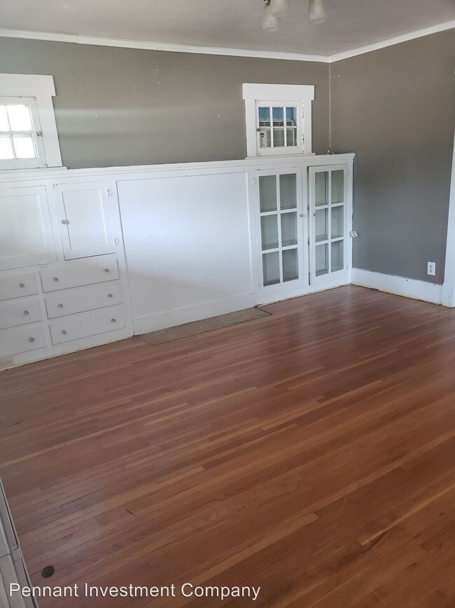 Building Photo - 902-902 1/2 Kimbark St