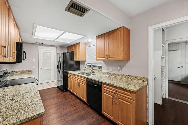 Photo - 14706 Carnation Dr House