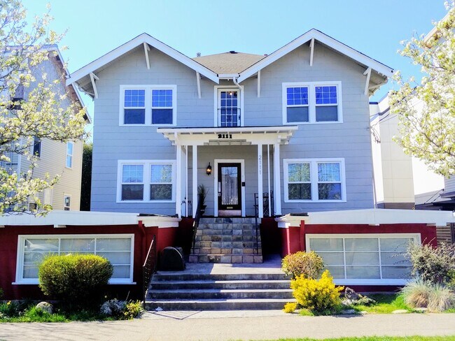 Foto del edificio - 2111 14th Ave S