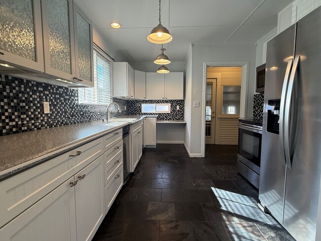 Foto del edificio - Now renting 4 bedroom House