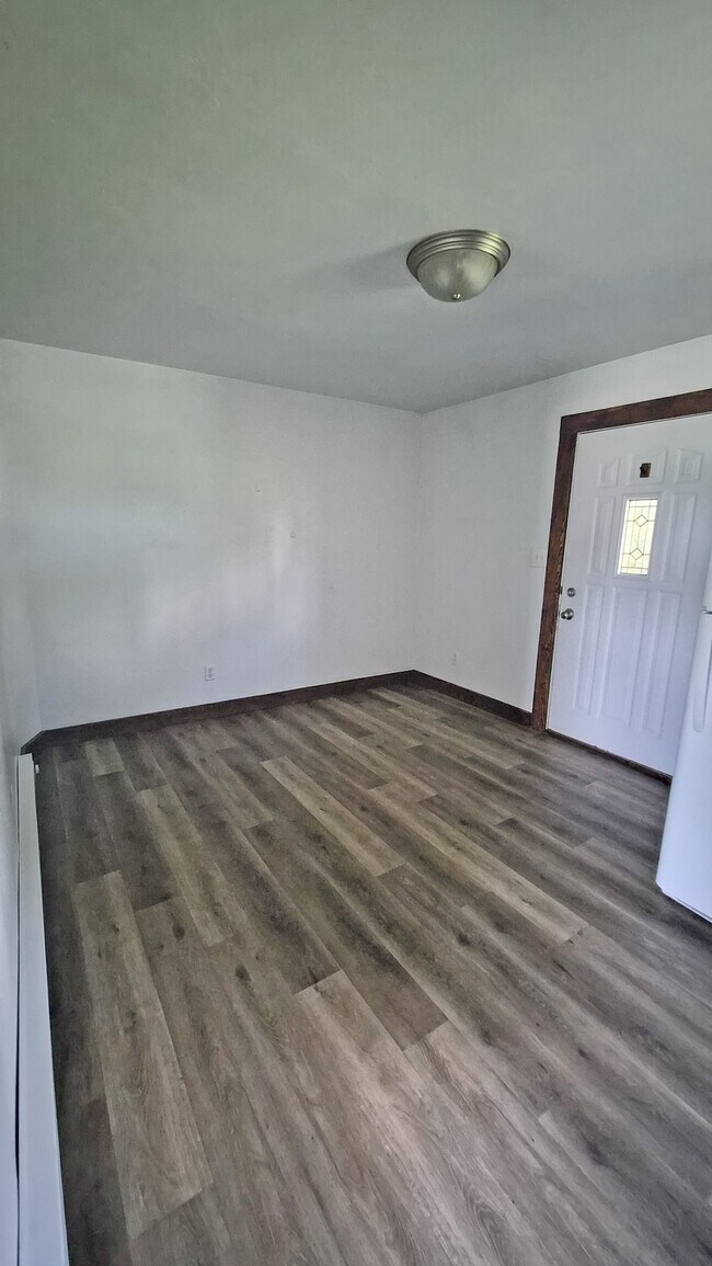 Foto del edificio - 1204 Salt Springs Rd
