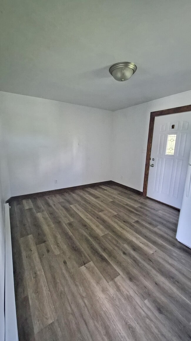 Building Photo - 1204 Salt Springs Rd