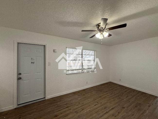 Building Photo - 7131 Rolling Hills Ln