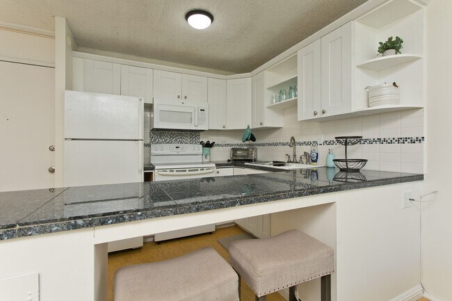 Building Photo - UPDATED PRICE $1,900 Alohalani Tropicana #...