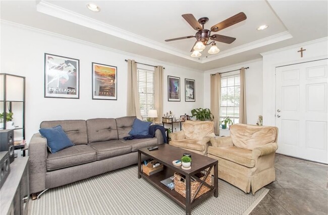 Building Photo - 6656 Fleur De Lis Dr