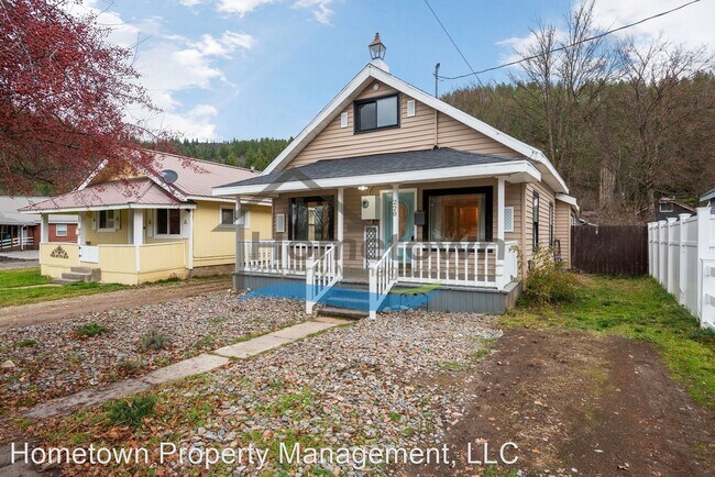 Building Photo - 3 br, 1 bath House - 220 W Mission Ave