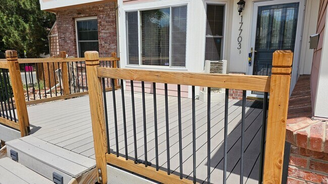 Building Photo - Spacious 5 Bed 3.5 Bath House in Aurora