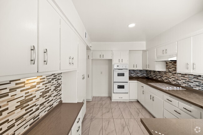 Interior Photo - Cartwright Manor: Spacious & Newly Remodeled
