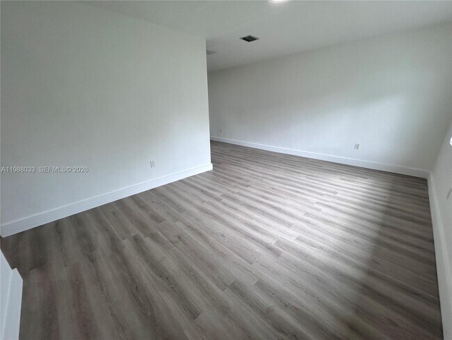 Foto del edificio - 1232 NW 8th Ct