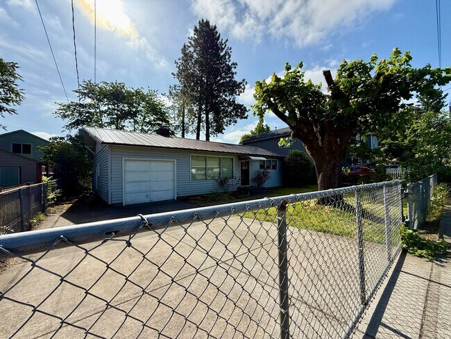 Foto del edificio - Updated 3 Bedroom House in Powellhurst-Gil...