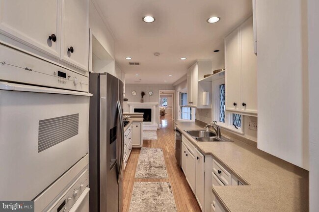 Foto del edificio - 1221 Merchant Ln