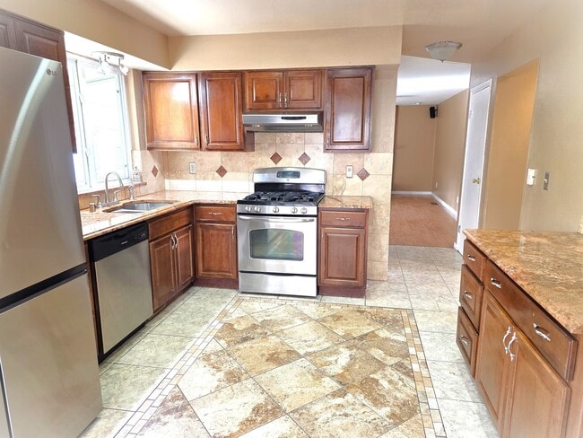 Foto del edificio - 16456 E Kentucky Ave