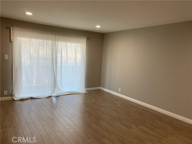 Building Photo - 400 N Acacia Ave