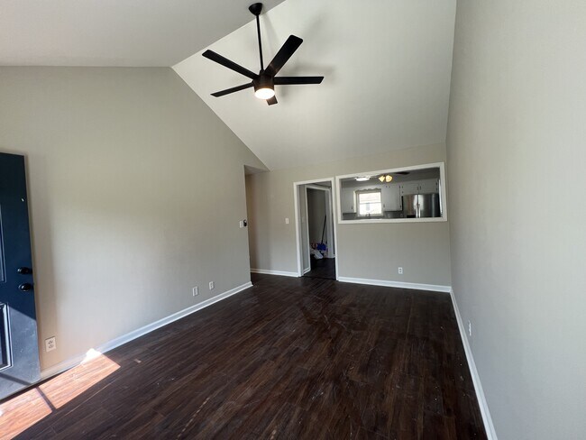 Building Photo - 567 Jacquie Dr