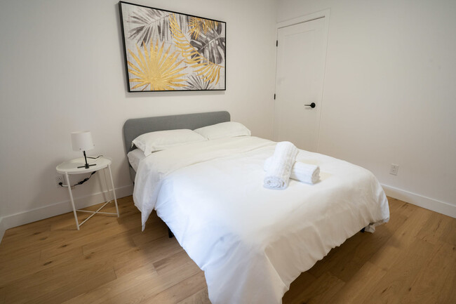 Building Photo - 2440 Rue de Rouen