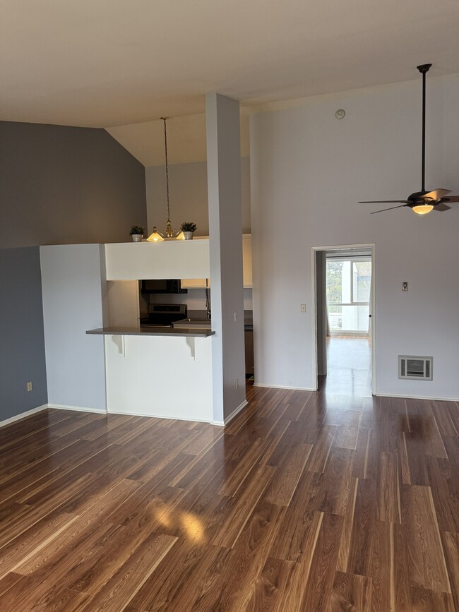 Building Photo - 902 Camino Real
