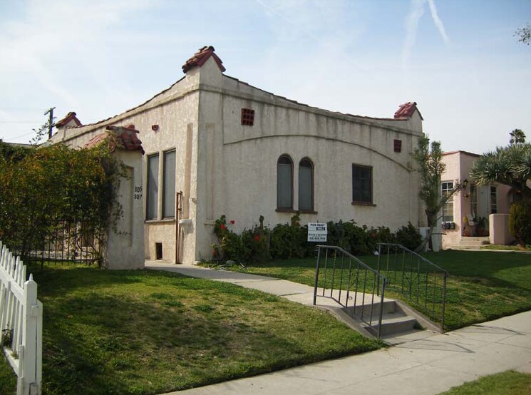 Primary Photo - 805 N Poinsettia Pl