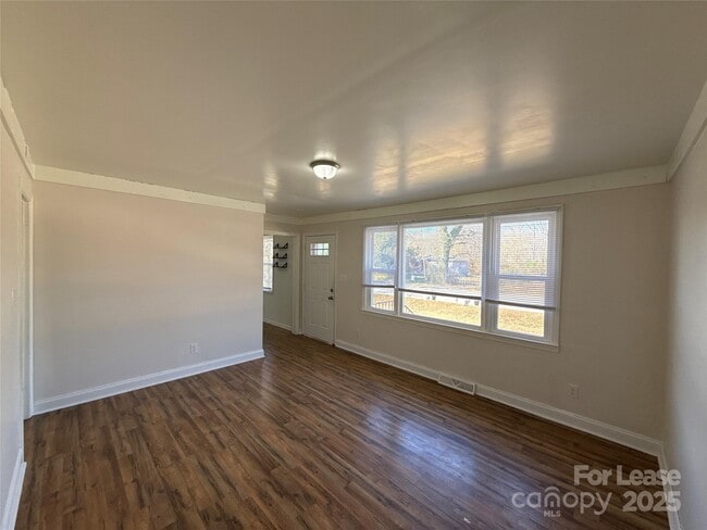 Foto del edificio - 6005 Waxhaw Hwy