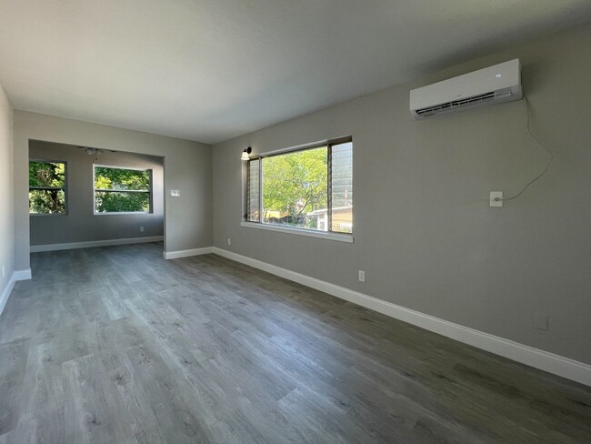 Foto del edificio - 2704 E Columbus Dr