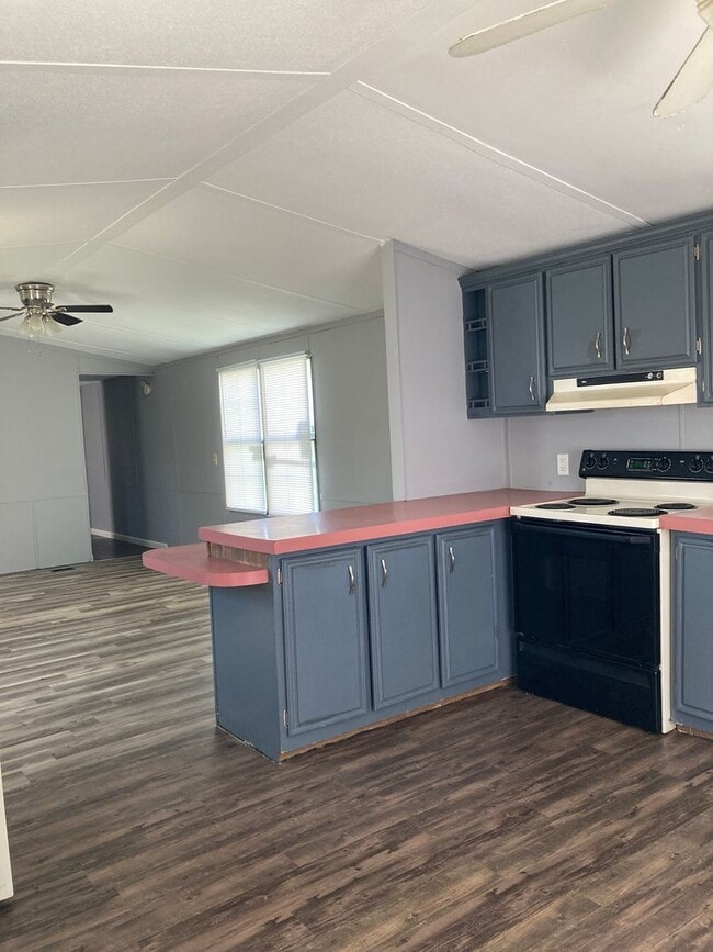 Building Photo - 2 Bedroom on the Southside