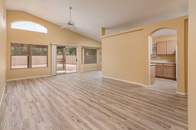 Foto del edificio - 12566 W Palm Ln
