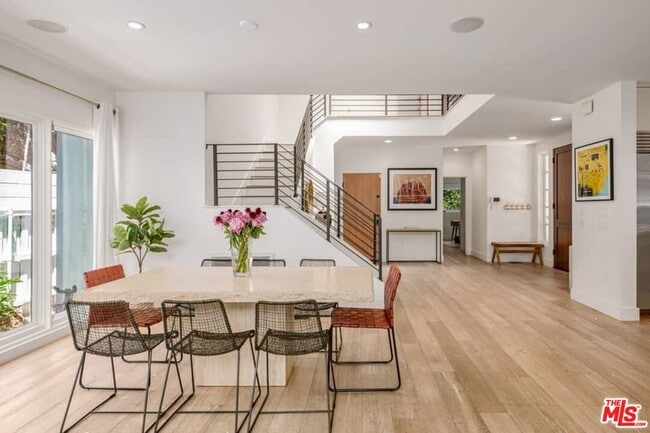 Foto del edificio - 729 N Ogden Dr