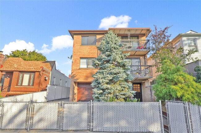 Foto del edificio - 85-87-87 67th Ave
