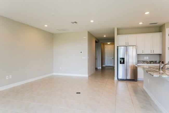 Building Photo - 603 Vinca Rosea