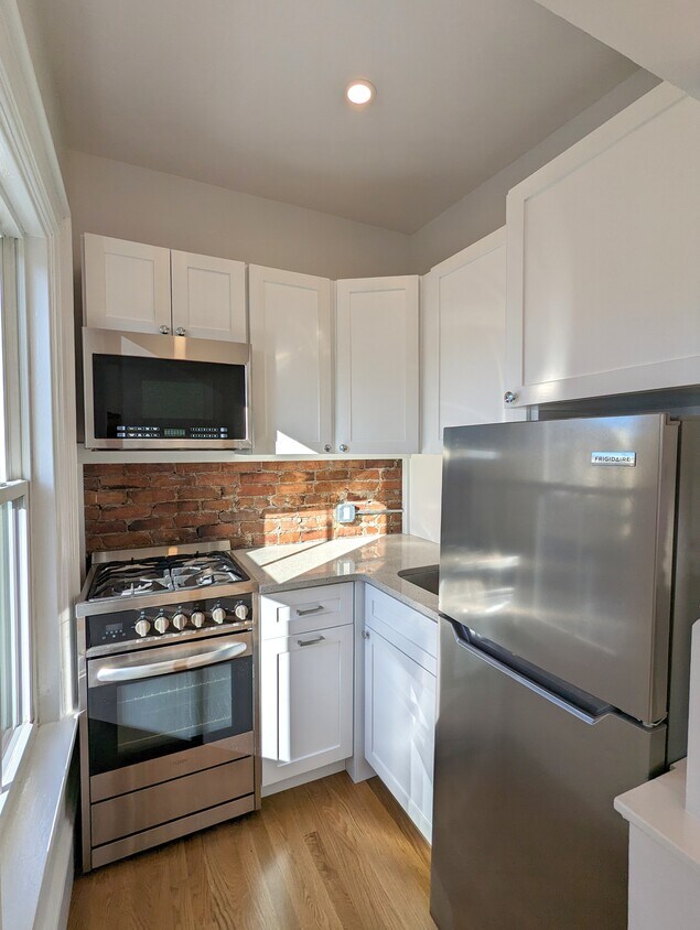 Primary Photo - 1 Howe St