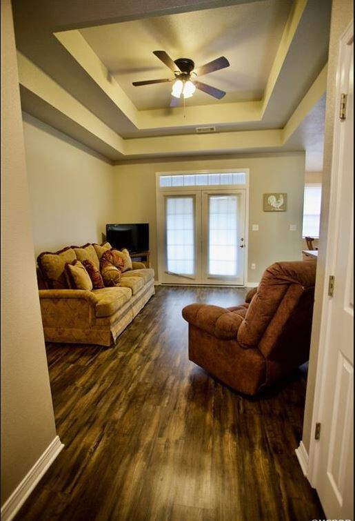 Building Photo - 105 Waterfall Ct