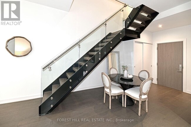 Building Photo - 161-161 Roehampton Ave