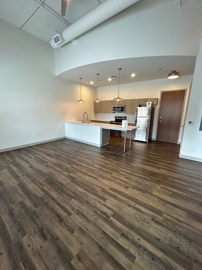 Espacio de estar/cocina - ReNew Wichita