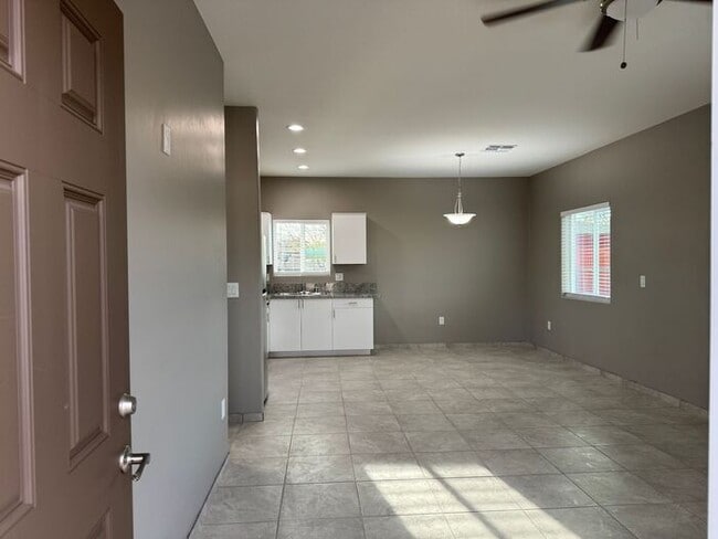 Foto del edificio - Beautiful Modern 3Bdm 2Ba Home, Easy Access to I-10, Must See!