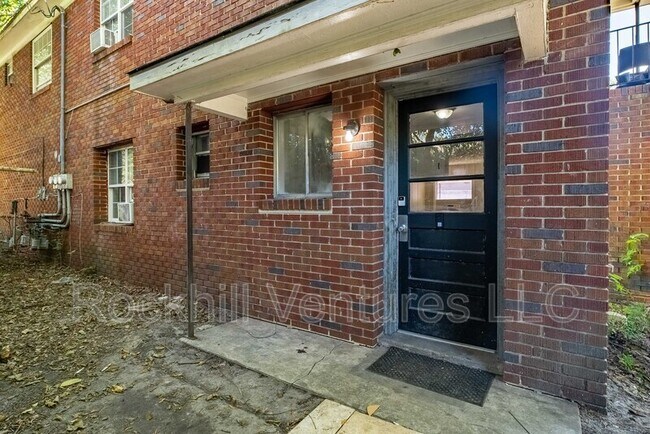 Foto del edificio - 6 Ronnie Ave