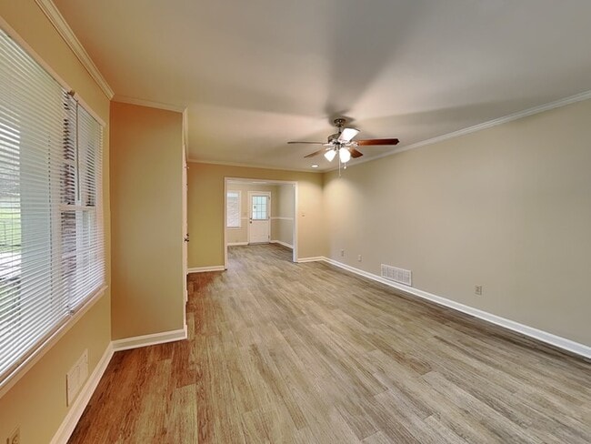 Foto del edificio - 760 Woodvalley Rd SW