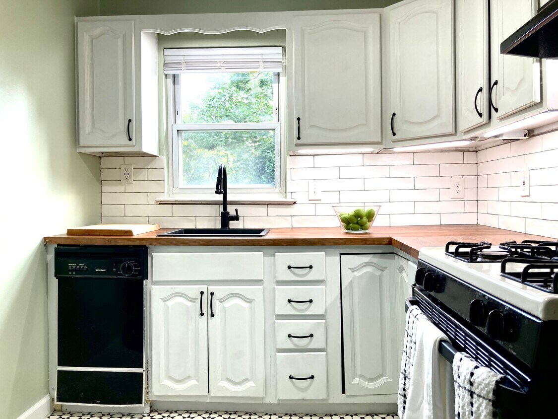 Kitchen - 178 Central Ave