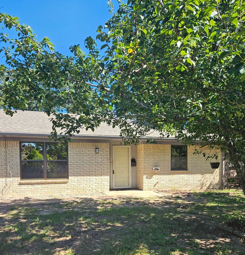 Primary Photo - 3201 Libbie St