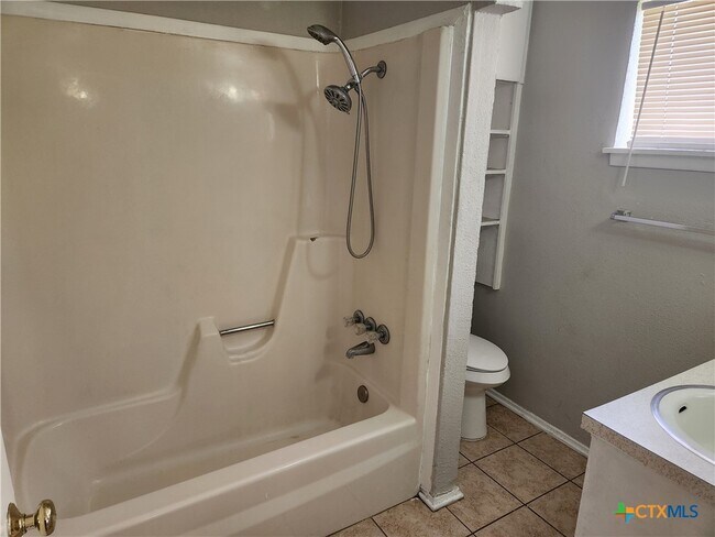 Foto del edificio - 1802 Avenue H A Ave