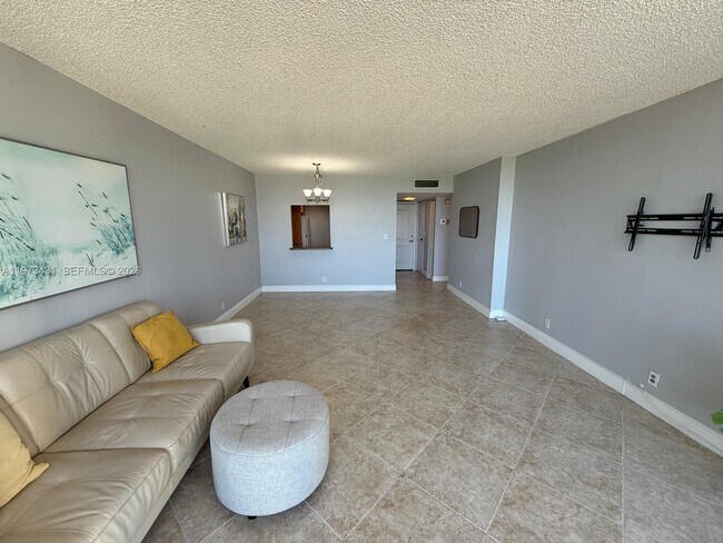 Foto del edificio - 100 Bayview Dr