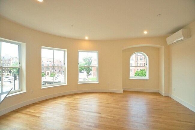 Building Photo - Charming 1 Bedroom-No Broker Fee