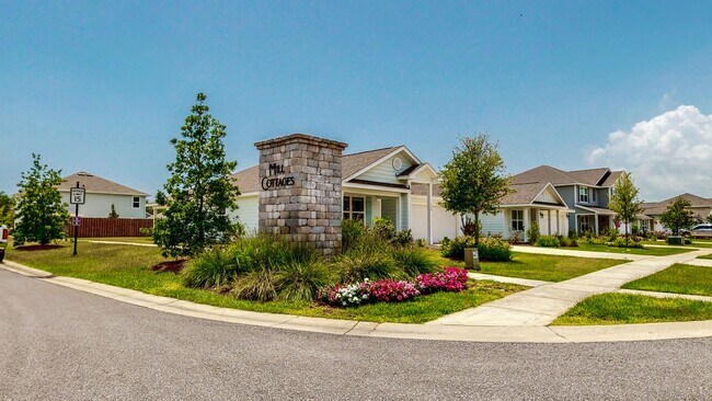 Foto del edificio - Coming Soon! 4 bed 2 bath home located in Hammock Bay!