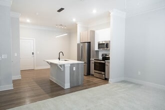 Building Photo - Crowne at 501