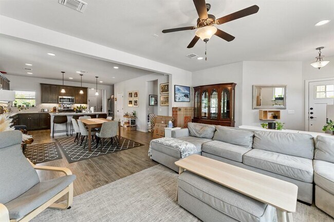 Building Photo - 8701 Blaze Dr